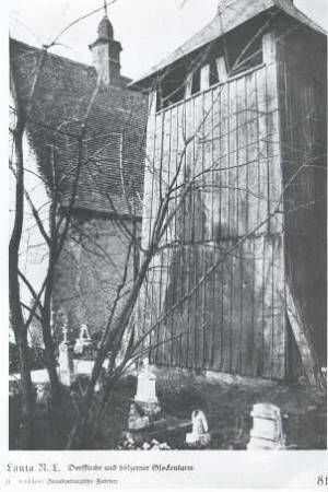 Kirche und Glockenturm in Lauta : Bauwesen - Kirchen. Ort: Łuty / Lauta. Dorfkirche und hölzerner Glockenturm