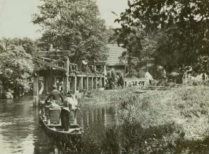 Spreewald. Kannomühle (Alt Zauche-Wußwerk), Schleuse und Stechkahn