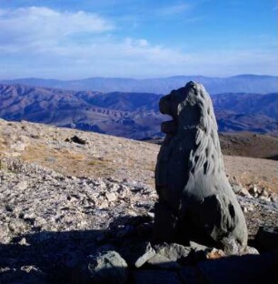 Nemrut Dağı, Grabstätte und Heiligtum, Löwenfigur