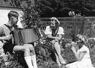 "Schön ist die Jugend", "Hahn im Korbe"