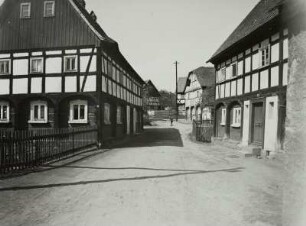 Dittelsdorf : Dittelsdorf. Dorfstraße mit Umgebindehäusern