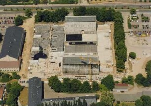 Baustelle Sächsische Landesbibliothek - Staats- und Universitätsbibliothek Dresden, Zentralbibliothek. Links Trefftz-Bau der Technischen Universität Dresden. Luftbild-Schrägaufnahme von Süden : Dresden-Räcknitz, Zellescher Weg 18. Baustelle Sächsische Landesbibliothek - Staats- und Universitätsbibliothek Dresden, Zentralbibliothek. Links Trefftz-Bau der Technischen Universität Dresden. Luftbild-Schrägaufnahme von Süden