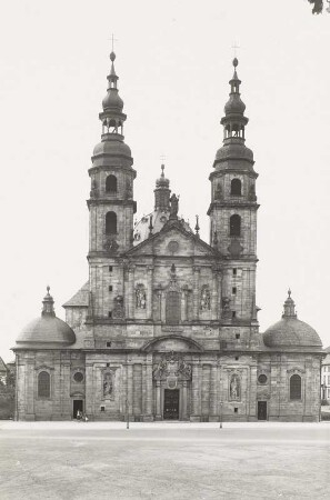 Fulda, Dom : Fulda. Dom. Ansicht über den Domplatz von Osten