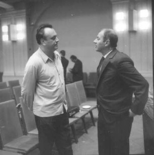 Gewandhauskapellmeister Kurt Masur bei der Probe mit dem Gewandhausorchester. Leipzig, Kongreßhalle, 02.09.1970