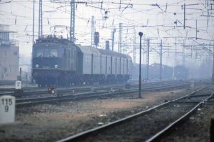 Lauda Lok 118 020 Einfahrt N B4yg-Wagen