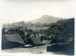 Halberstadt-Langenstein. Ortsteilansicht von Langenstein. Blick nach Südosten gegen den Hoppelberg