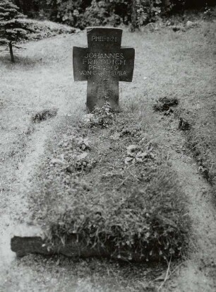 Grabkreuz für Pfarrer Johannes Friedrich (gestorben 1946)