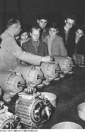 Jugendweihen, 1961 / 1963 & Dresden, Jugendstunde bei der Stadtleitung der Sozialistischen Einheitspartei Deutschlands (SED), im VEB Sachsenwerk Niedersedlitz, am Dresdner Stadtmodell, am Landgericht, mit Heinz Bausch, u.a., 1961 / 1963
