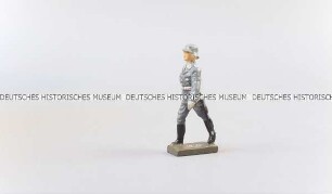Massefigur: Flak-Offizier im Marsch, mit Paradeuniform und Stahlhelm