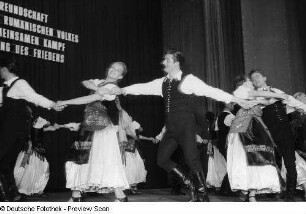 Rumänische Tänzer des Rahmenprogramms zur Leipziger Herbstmesse 1954