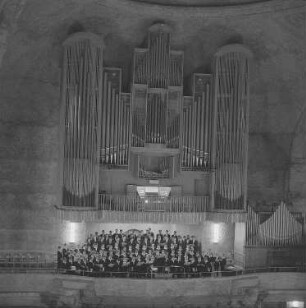 Dresden. Kreuzkirche, Inneres, Orgel mit Kreuzchor