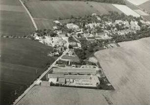 Bahra (Kreis Riesa). Ortsansicht. Luftbildschrägaufnahme von Osten