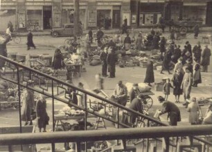 Wochenmarkt vor dem Rathaus. Detmold. Marktplatz