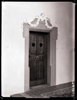 Kapuzinerkirche; nördliche Seitenkapelle, Portal