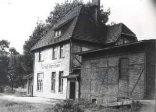 Ehemaliges Bahnhofsgebäude in Groß Särchen : Bauwesen - öffentliche und andere Gebäude. Ort: Wulke Ždźary / Groß Särchen. Ehemaliges Bahnhofsgebäude. Die Bahnstrecke Königswartha - Wittichenau - Hoyerswerda wurde Mitte der 60er Jahre abgerissen.