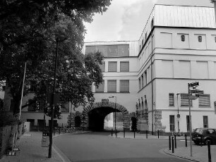 Hochschule für Gestaltung und Ludo-Mayer-Brunnen; Offenbach, Schloßstraße 31, Schloßstraße