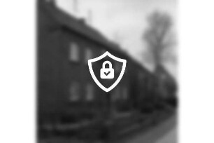 Hebbelstraße: Wohnhäuser der Gemeinnützigen Wohnstättengenossenschaft e.G. Bad Oldesloe: davor Vorgarten und Baum