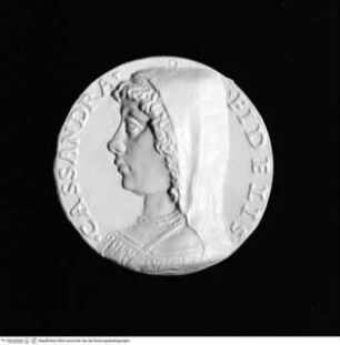 Medaille der Cassandra Fedele, Avers: Brustporträt mit Schleier und Perlenkette nach links