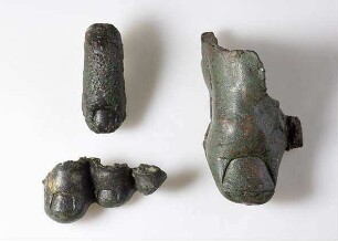Zehe einer Großbronze (Fragment einer Bronzestatue)