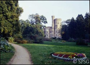 Potsdam, Park Babelsberg, Blick über den Pleasureground auf das Schloss.