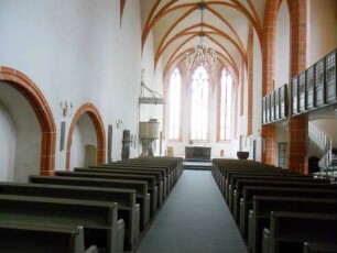 Stadtkirche-Langhaus Innen (Gotische Gründung 14 Jh) - Sicht nach Osten mit Ausstattung