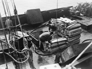 Arbeiter auf einem Schiff