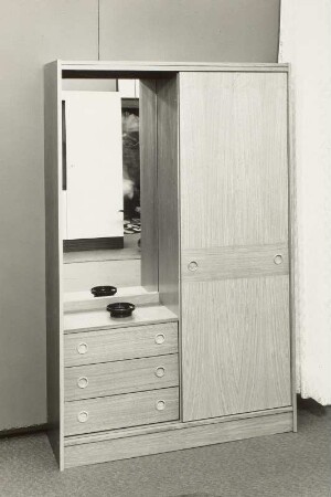 Garderobenschrank