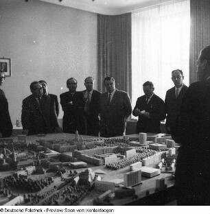 Leningrader Parteidelegation; Stadtbesichtigung