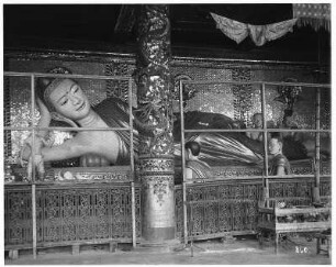 Rangun, Birma. Liegende Buddhastatue in einem Tempel oder einer Pagode