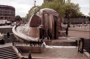 Berlin: "Klops" Brunnen vom Europa-Center; ohne Menschen