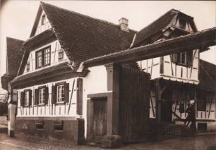 Bei Bergzabern. Haus 5. Fachwerk. Bauernhaus