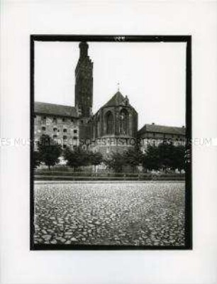 Außenansicht des Hochschlosses mit der Chorseite der Schlosskirche der Marienburg