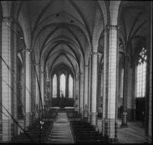 Erfurt, Severikirche, Inneres, Blick durch das Langhaus zum Chor