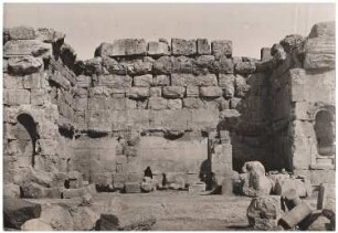 Südliche Langexedra der Oststoa eines Hauses, Baalbek: Ansicht mit Figurennischen