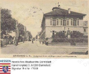 Griesheim bei Darmstadt, Groß-Gerauer Straße mit Bürgermeisterei und Kriegerdenkmal
