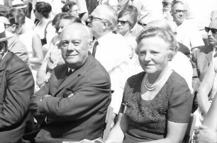 Bernau: Ansprache Senator Dr. Burda und Frau Baur