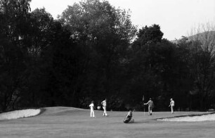 Kirchzarten: Golfplatz, Golfspieler, Hintergrund Wald