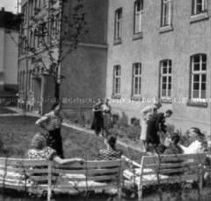 NS-Musterbetrieb Thiele & Schwarz, Pause