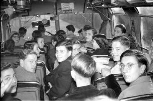 Bückeburg : Bei Bückeburg, Klassenfahrt im Omnibus der Klasse 10m