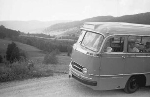 Bärental: Postbus mit Blick zum Feldberg