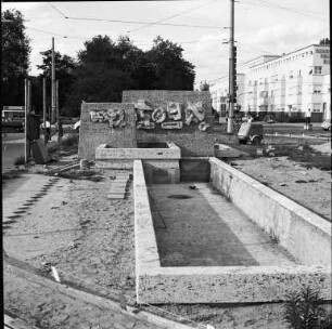 Bau des Brunnens am Albtalbahnhof.