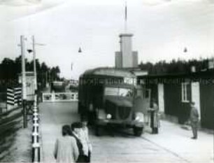Lebensmittel-Transporter in Marienborn nach dem Ende der Berlin-Blockade