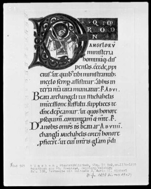 Gebetbuch aus dem Benediktinerinnenkloster Sankt Erentrud auf dem Nonnberg — Initiale D mit dem Erzengel Michael, Folio 128recto