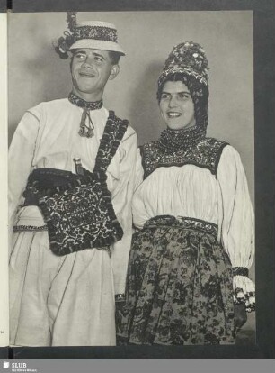 Das Brautpaar in der althergebrachten, reichen Tracht