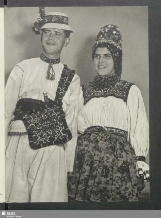 Das Brautpaar in der althergebrachten, reichen Tracht