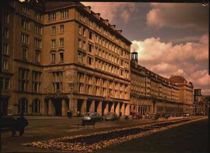 Café Prag : Wohn- und Geschäftshäuser mit Café Prag