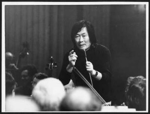 Ken Ichiro Kobayashi : Portrait des Dirigenten Ken Ichiro Kobayashi in der Staatsoper Berlin