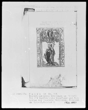 Niederdeutsches Gebetbuch mit teils eingeklebten, teils eingeprägten Kupferstichen — Ganzfigur und Martyrium des Apostels Philippus, Folio 21verso