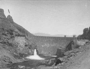Staudamm des Theodore Roosevelt Lake : Blick auf die Staumauer des Theodore Roosevelt Lake