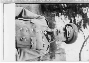 Generalmajor Heinrich von Maur, Portraitaufnahme in Uniform